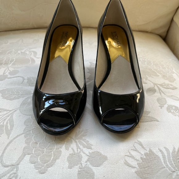 Michael Kors patent leather open toe 2 1/2” heels. - Picture 3 of 6